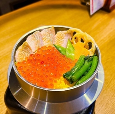 とろサーモンといくらの親子釜めし