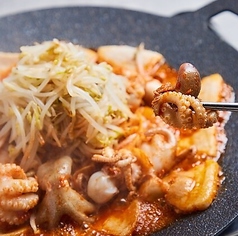 人気韓国料理◎イイダコを丸ごと甘辛く炒めた「チュクミ」♪の写真