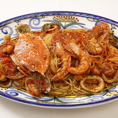 天使エビとワタリガニ、魚介たっぷりの“ビックリペスカトーレ”トマトソース　スパゲッティ