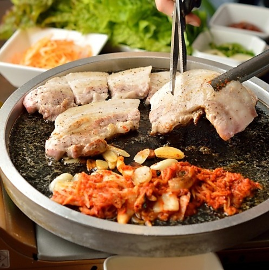 【新大久保駅3分/大久保駅1分】サムギョプサル&チーズタッカルビ食べ放題の人気店！個室完備