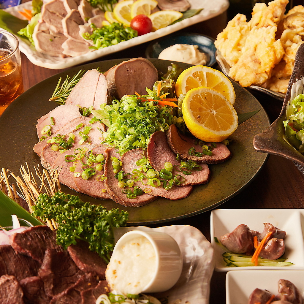 お酒のお供となる料理を多数ご用意しております。お刺身から唐揚げなど、どれもお酒との相性が抜群◎