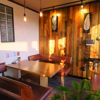 木の温もりを感じる落ち着いた空間