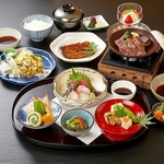 蒸す事によって余分な油が抜けて、身も皮もやわらかく、豊かな風味を残したこだわりの鰻になります。