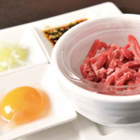 ＊牛ユッケ＊759円(税込)