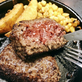 料理メニュー写真 【人気No.3】レアが美味しい牛100％鉄板ハンバーグ