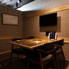 個室は最大12名で使用可能です。宴会などのシーンにもピッタリです。コースがおすすめです。
