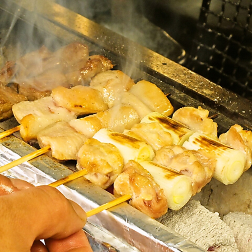 【薩摩地鶏の串焼き】炭火で一本一本丹念に焼いた薩摩地鶏のたたき焼きです！
