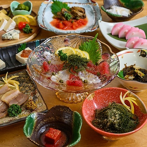 ちょっぴり洋の要素も加えた創作料理を、お一人様や少人数でカジュアルに楽しめます♪