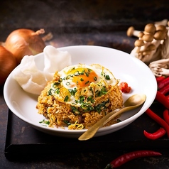 ナシゴレン※とても辛い唐辛子添え/エビピラフ 濃厚エビクリームソース添え