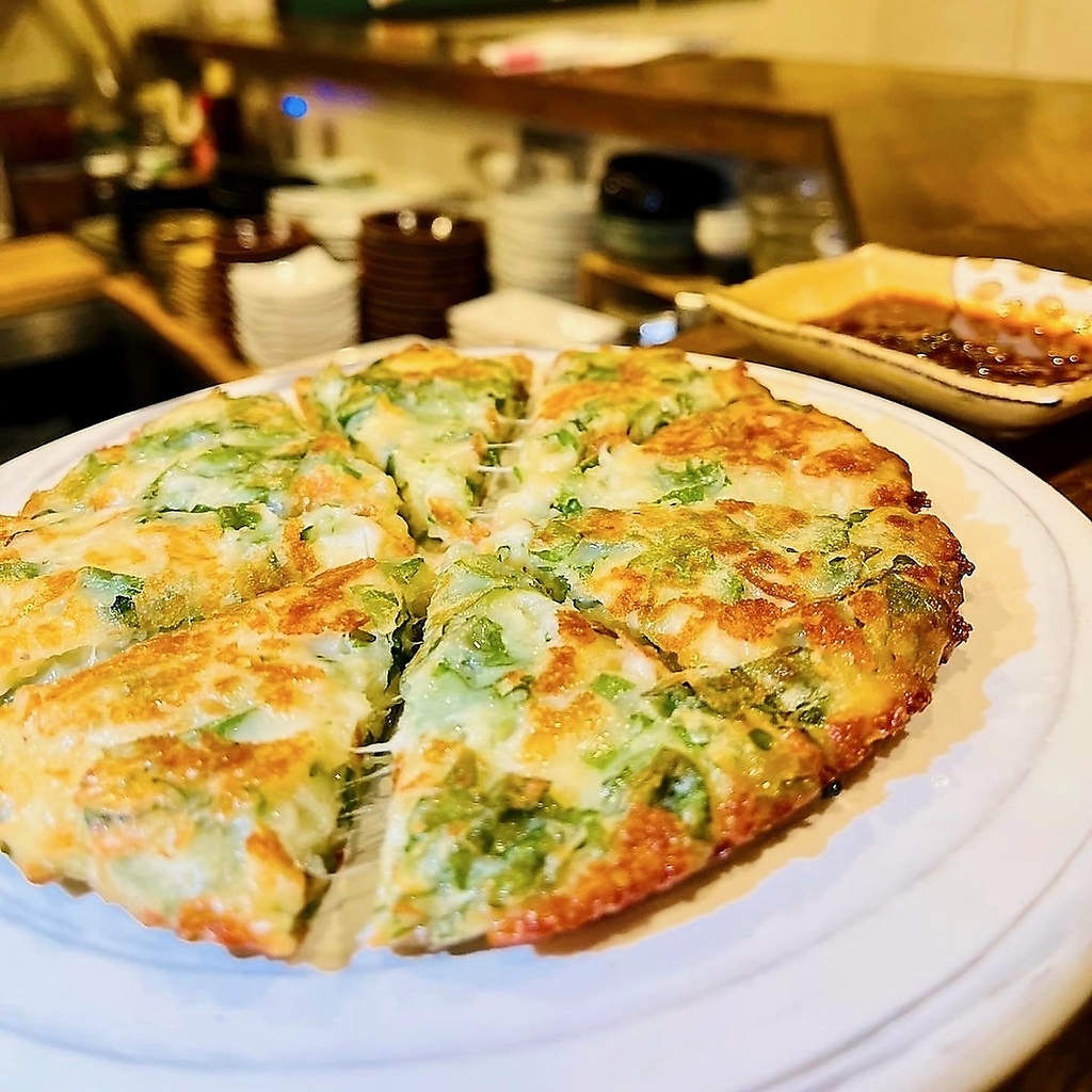 外カリッ中ふわっ♪な肉厚しそチーズチヂミ。750円