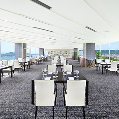 ＜ランチ＞テーブル席をご用意しております。