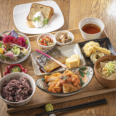 華やかな御膳や充実のコース料理でおもてなし