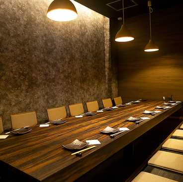 宮崎地鶏炭火焼鳥 車 梅田店の雰囲気1