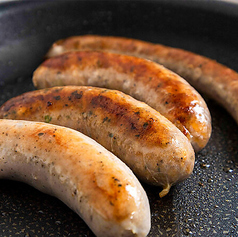 【ビールと相性は抜群◎】ジューシーな肉汁あふれるラムソーセージの写真