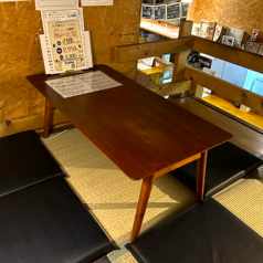 【3~5名様】お履き物を脱いで登った先にある座敷空間でお寛ぎいただけます。