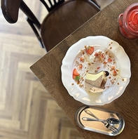 見た目にも華やかな拘りの手作りドルチェ。