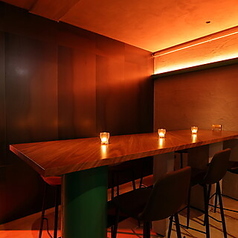 周りを気にせずゆったりと過ごせて、女子会にもぴったり！美味しい料理と、カラフルな香港発のクラフトビールを囲んで、会話に花を咲かせてください。