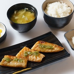 ハラス刻みわさびのせ定食