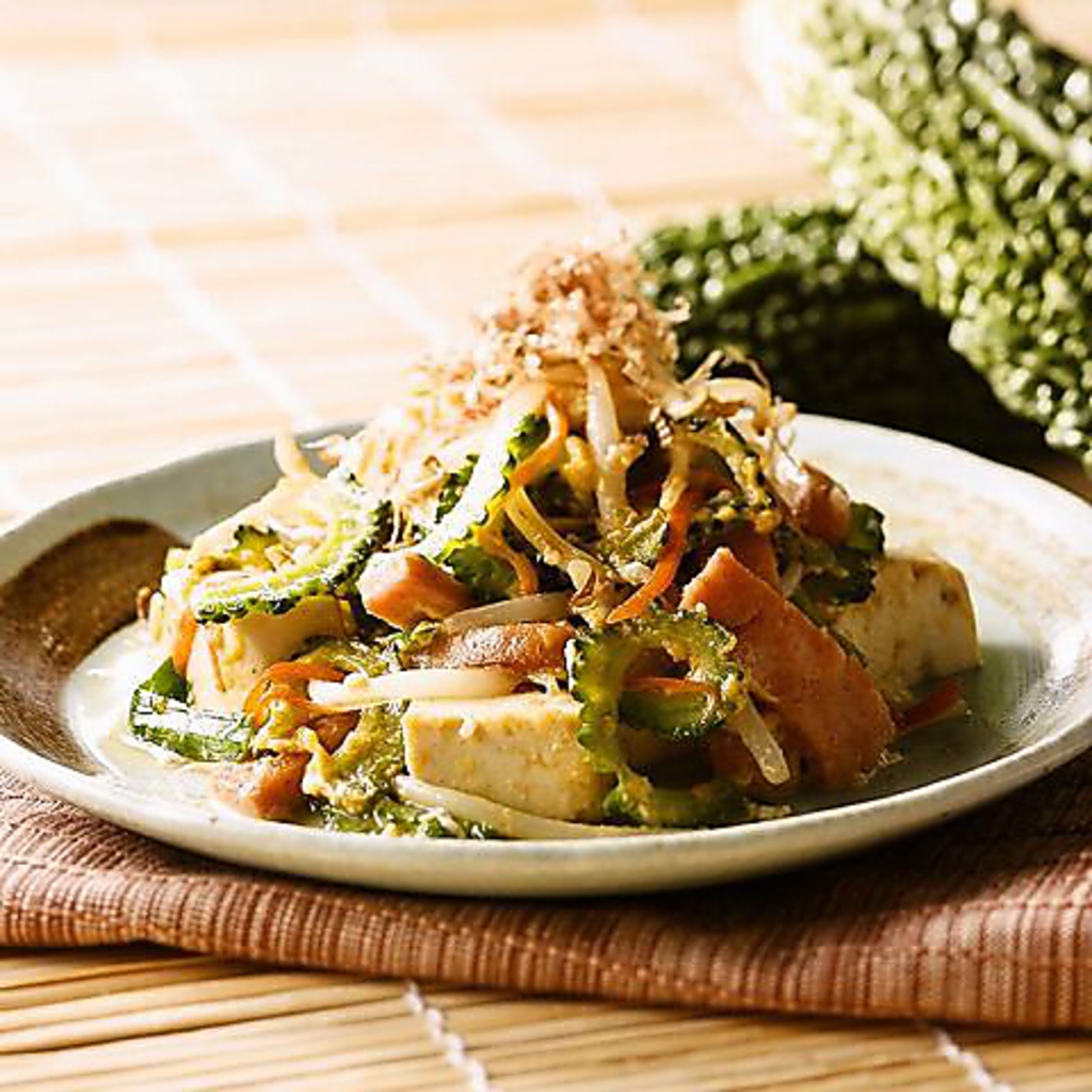 沖縄の定番料理・人気メニューを大宮で楽しむことができます♪チャンプルーや海ブドウ、タコライス！