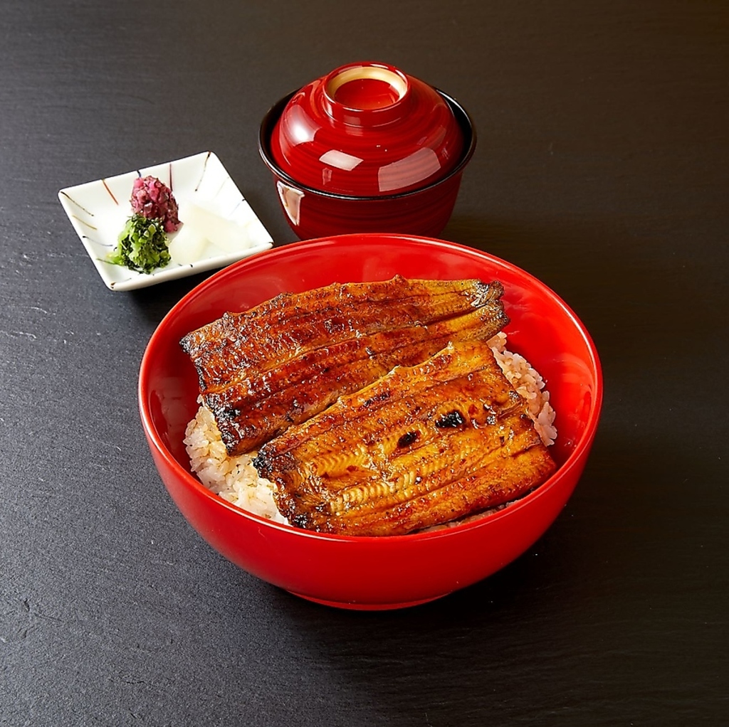 どんぶりには、肝吸いと香物付き◎シンプルに鰻を楽しみたい方にオススメなのが、どんぶり料理です。