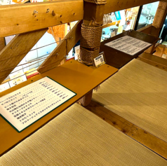 お履き物脱いで階段を登るお席です (2名様のテーブル席指定はこのお席になります)