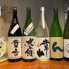 季節に合わせて選りすぐりの日本酒をご用意しております。