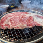 厳選されたA5黒毛和牛など、こだわりのお肉を焼肉で楽しめる。贅沢なひとときを心ゆくまで堪能あれ◎