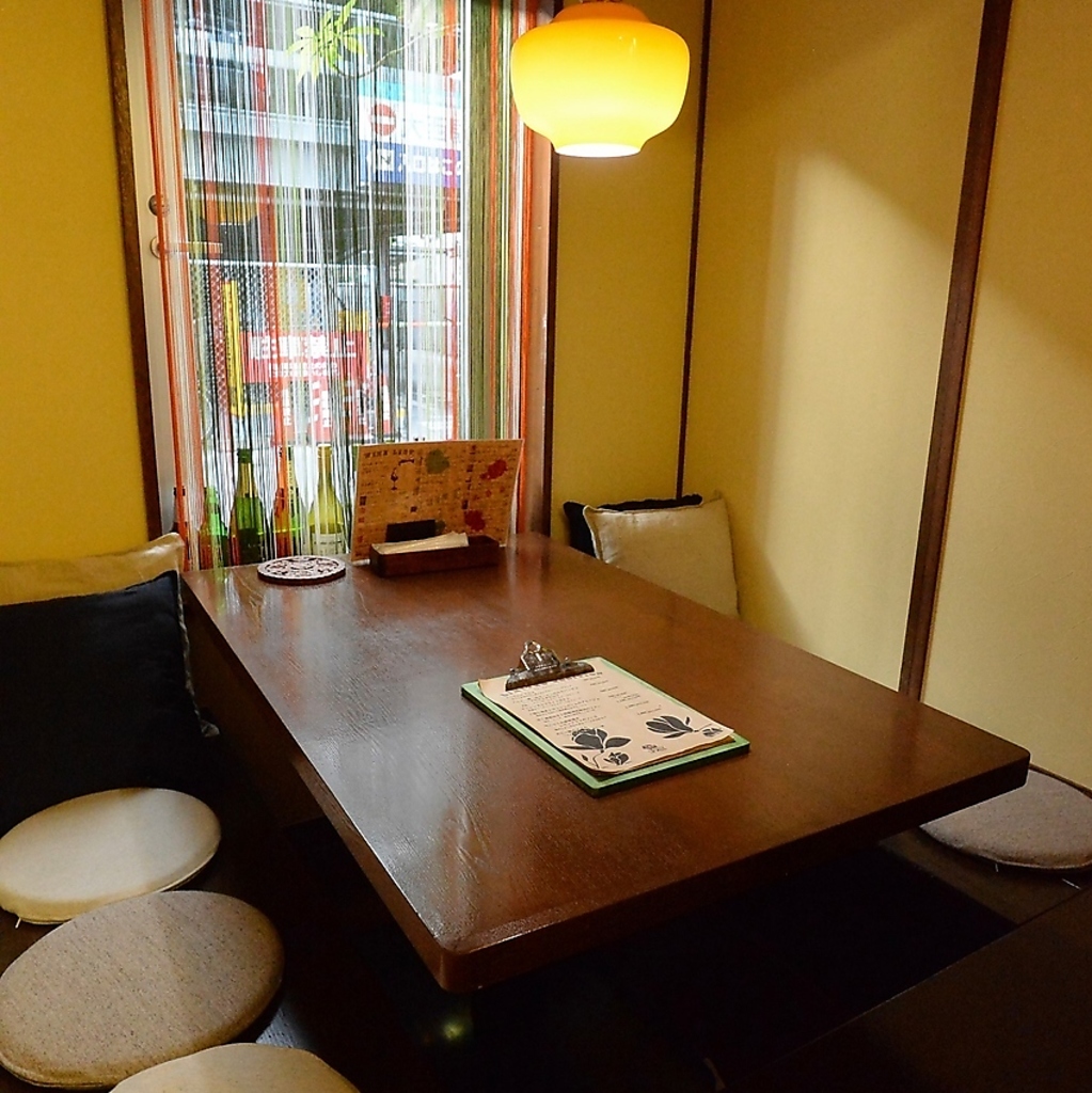 掘りごたつ席もご用意ございます！足を伸ばしてゆったりと、当店のおいしい料理をお楽しみください！