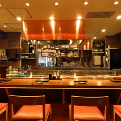 有名デザイナー監修！ライブ感や店舗雰囲気は抜群♪大切な方との食事や日頃のご褒美など、美味しい焼き鳥を落ち着いたお席でお楽しみください！