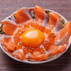 いくらとサーモンの塩ユッケ