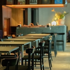 2名から4名掛けのテーブル席