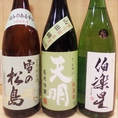和食には欠かせないのが日本酒ですよね。たけやでは、全国各地の地酒を取り寄せておりますので、豊富な種類の焼酎や日本酒がございます。