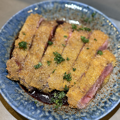 牛カツ　赤ワインとピパーチのソース