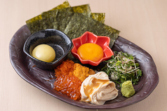 名物痛風玉子(紅白卵黄・いくら・生湯葉・うに・海苔)
