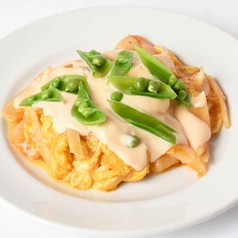 海老とスナップエンドウの玉子炒め オーロラソースがけ