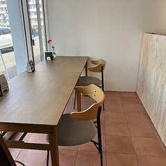 お一人様でくつろいでいただける、広々としたお席です！