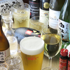 繋がる縁と旨い酒。皆のCafe Junで楽しむ最高の昼飲み