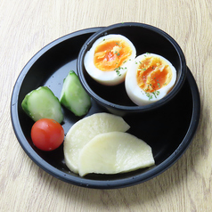 お一人様大歓迎！昼飲みOK、メニュー豊富な交流の場へ。