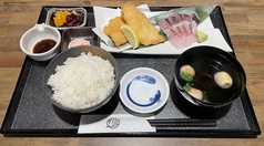 数量限定　刺身定食　アジフライ
