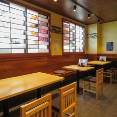 和の雰囲気にこだわった、テーブル席になります。少人数でのお食事はもちろん、テーブルをつなぎ合わせれば、最大１８名様までご利用頂けます！！大人数でのお食事や宴会の時にも是非、ご利用ください！！