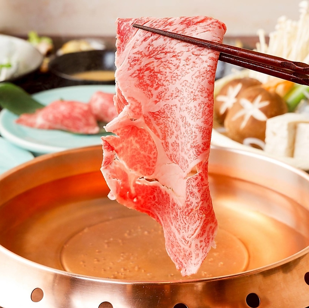 しゃぶしゃぶはお客様ごとに注文いただくので種類が違うお肉を選ぶのもおすすめです。