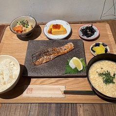 鮭の炭火焼き定食税込1200円