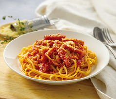 たっぷりにんにくとトマトソースパスタ