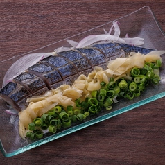 炙りしめサバのガリたまねぎ