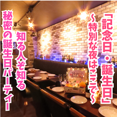 【20名様~最大30名様までの貸切OK!】大人数での各種宴会や結婚式二次会、打ち上げなどの特別な日のお祝いに最適なフロア貸切を承っております!おしゃれ空間で周りを気にせず仲間内で賑やかに盛り上がっていただける時間をご提供いたします。人数やご予算、サプライズ等の演出についても是非お気軽にご相談ください◎