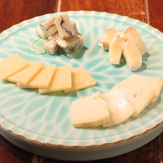 欧州チーズの盛り合わせ