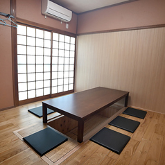 座席6名席×2テーブルご用意しております。