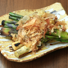 1本長ネギの藁焼き