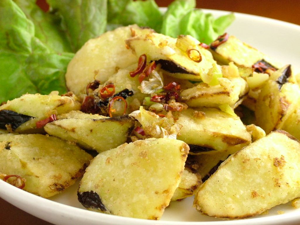 人気No.1★サクサクッ！ナスの山椒揚げは一度食べたらハマること間違いナシ！！