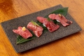 料理メニュー写真 厳選肉寿司 4 種